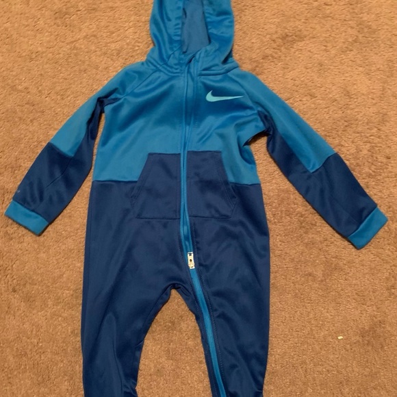 Nike onesie - Picture 2 of 2